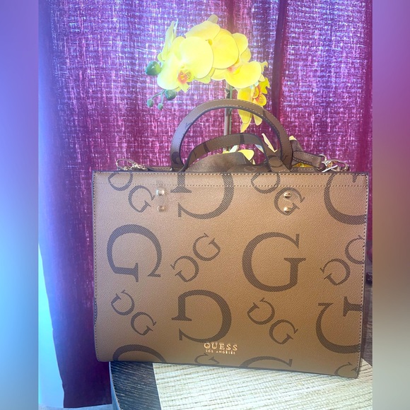Women’s 🤎Guess?tote 👜 - Picture 2 of 12